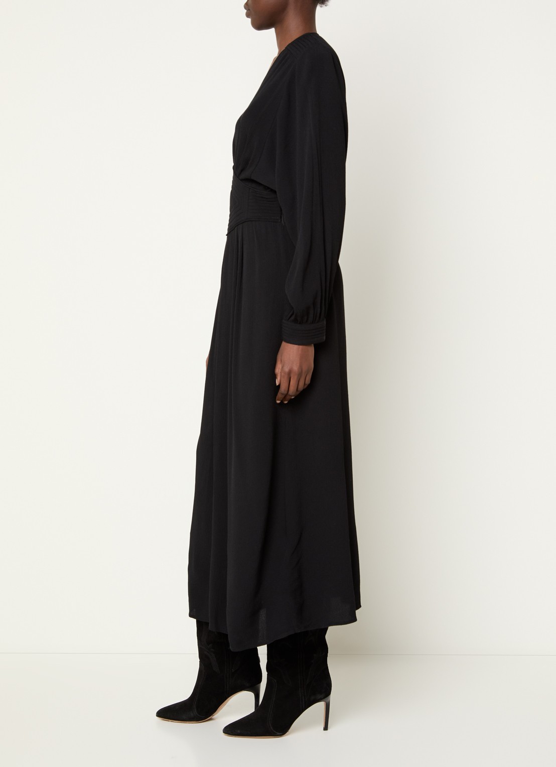 ba&sh Ambra midi tuniekjurk met V-hals  - voorkant 2 zwart