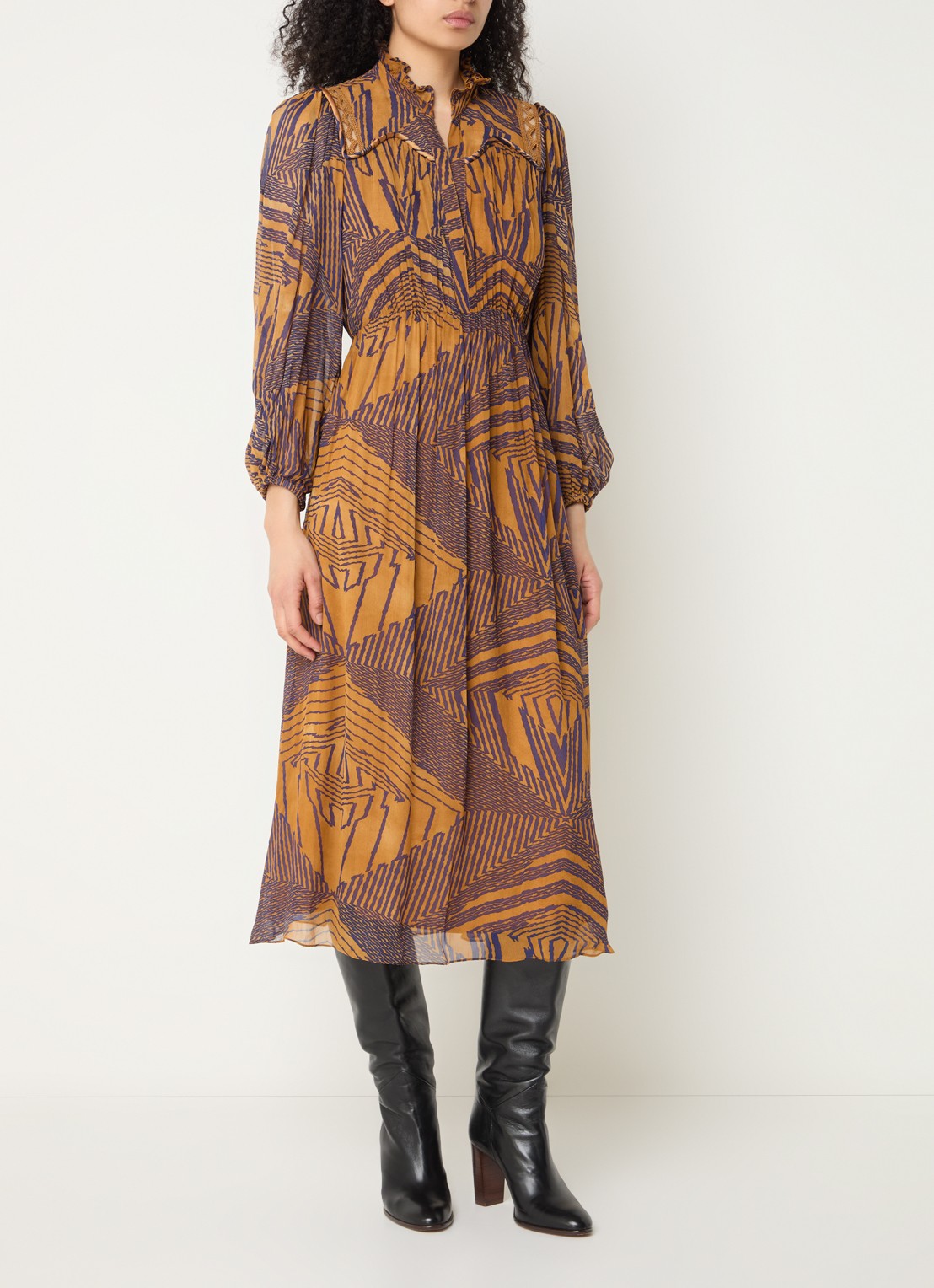 ba&sh Antal midi tuniek jurk met V-hals en print - detail 4 cognac