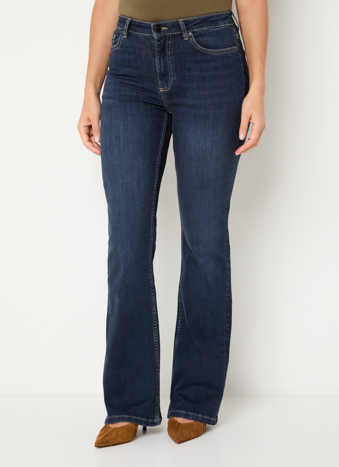 ba&sh Aommie mid waist flared jeans met donkere wassing - detail indigo