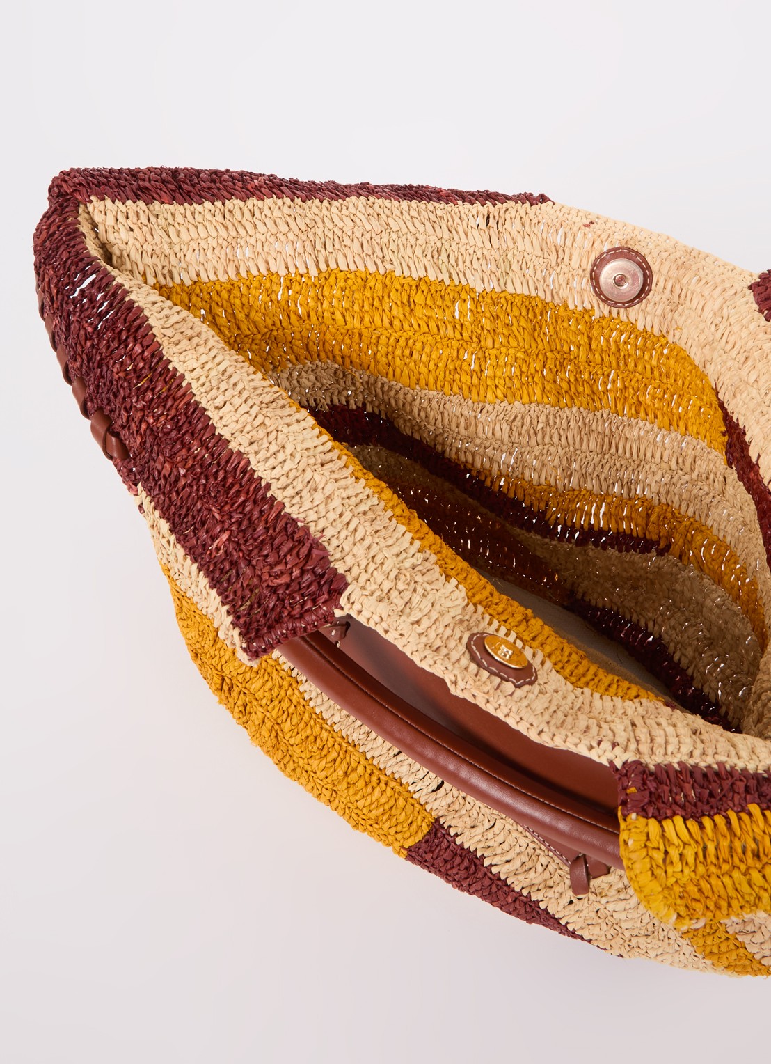 ba&sh Ara handtas van raffia  - detail 2 camel
