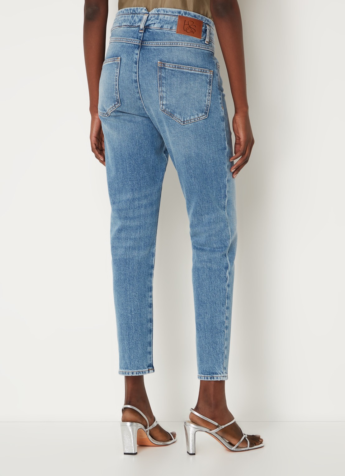ba&sh Barnie high waist slim fit cropped jeans met medium wassing - achterkant 4 indigo