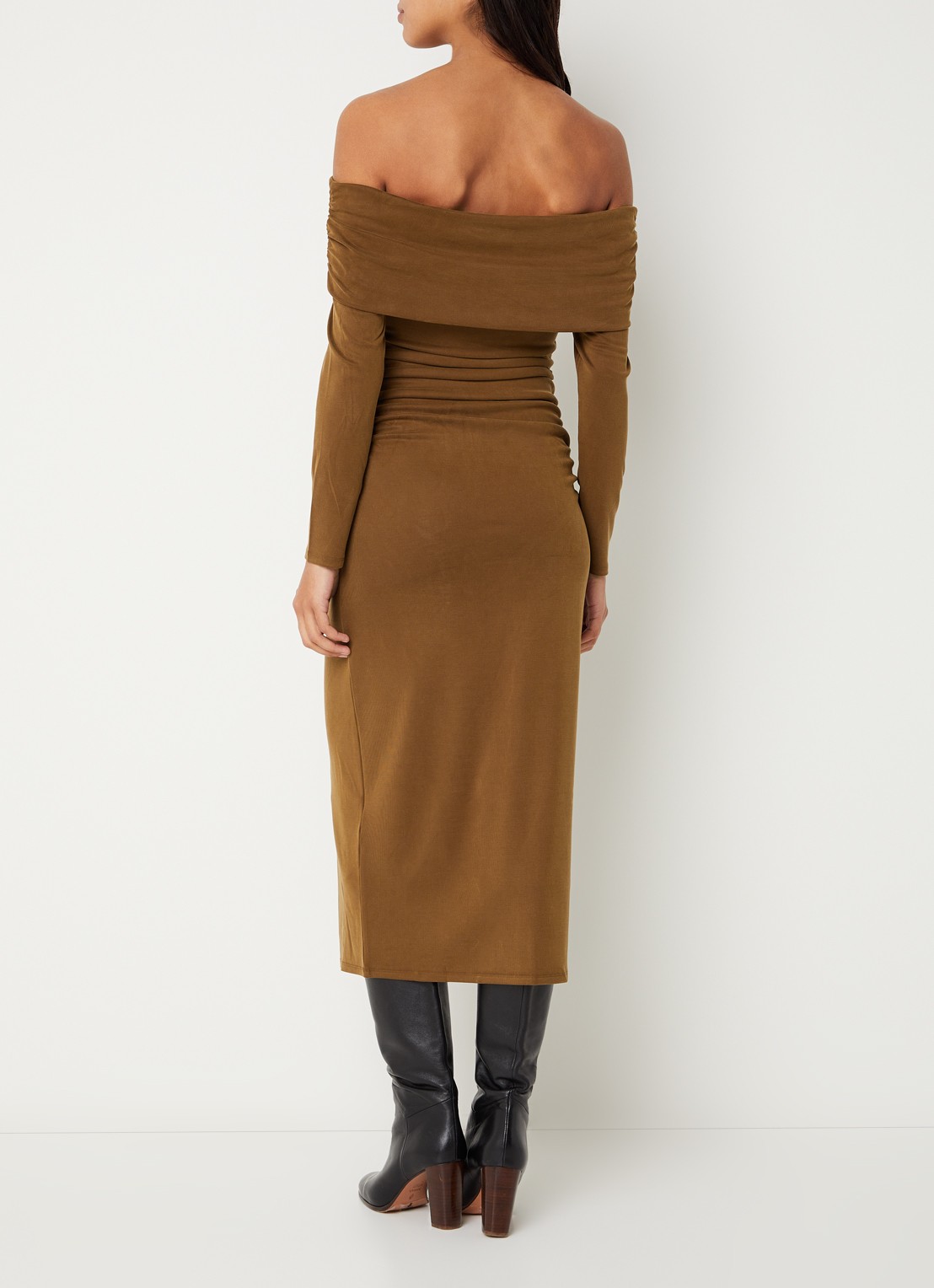 ba&sh Bettina ribgebreide off shoulder jurk  - achterkant mosgroen