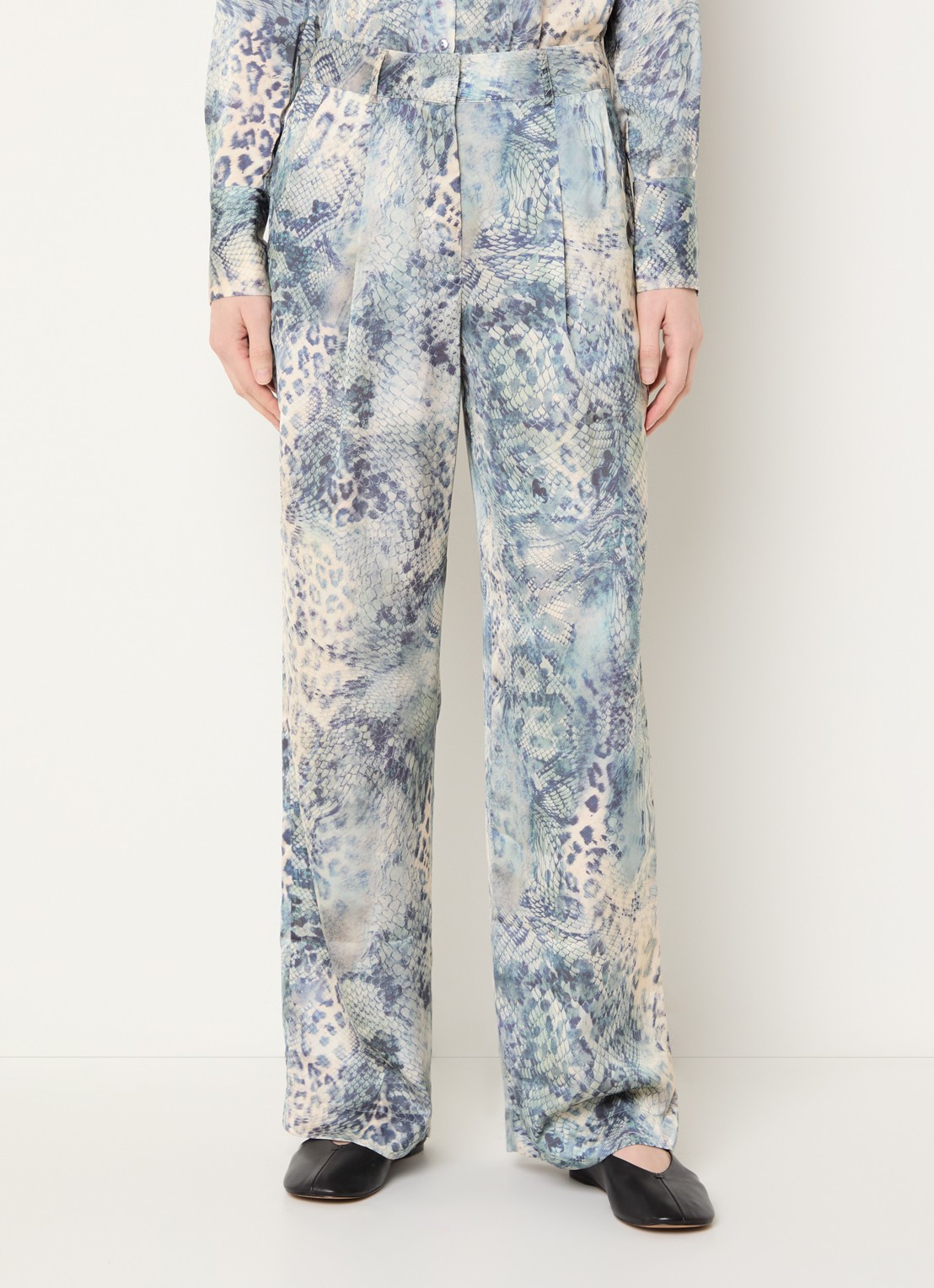 ba&sh Carrina high waist wide fit pantalon van satijn met print - detail blauw