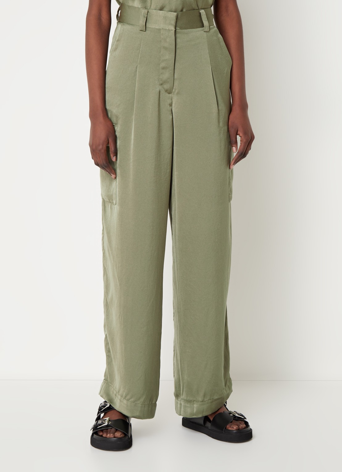 ba&sh Cary high waist loose fit broek van satijn met klepzakken - detail bronsgroen