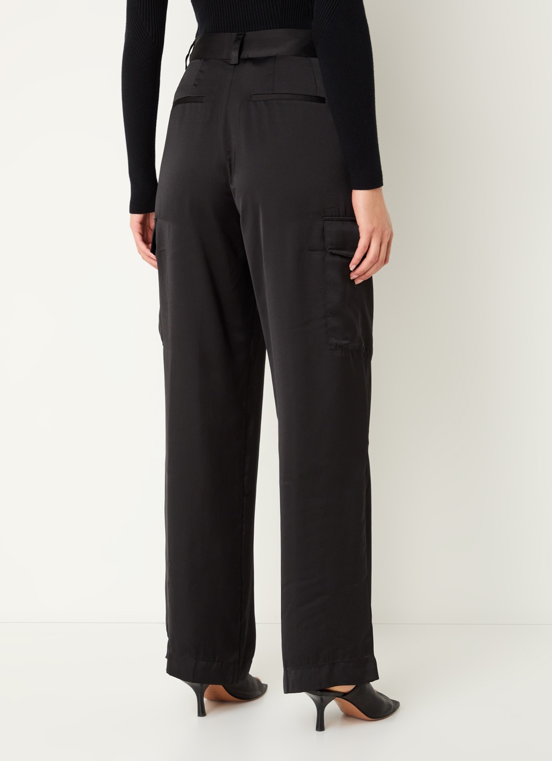 ba&sh Cary high waist loose fit broek van satijn met klepzakken - achterkant zwart