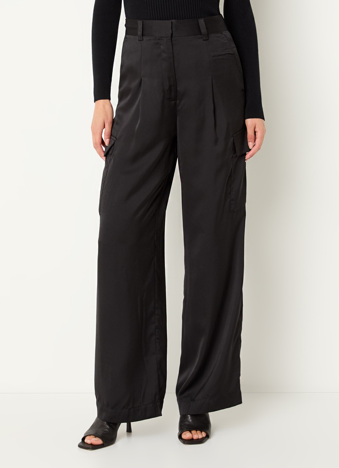 ba&sh Cary high waist loose fit broek van satijn met klepzakken - detail 2 zwart