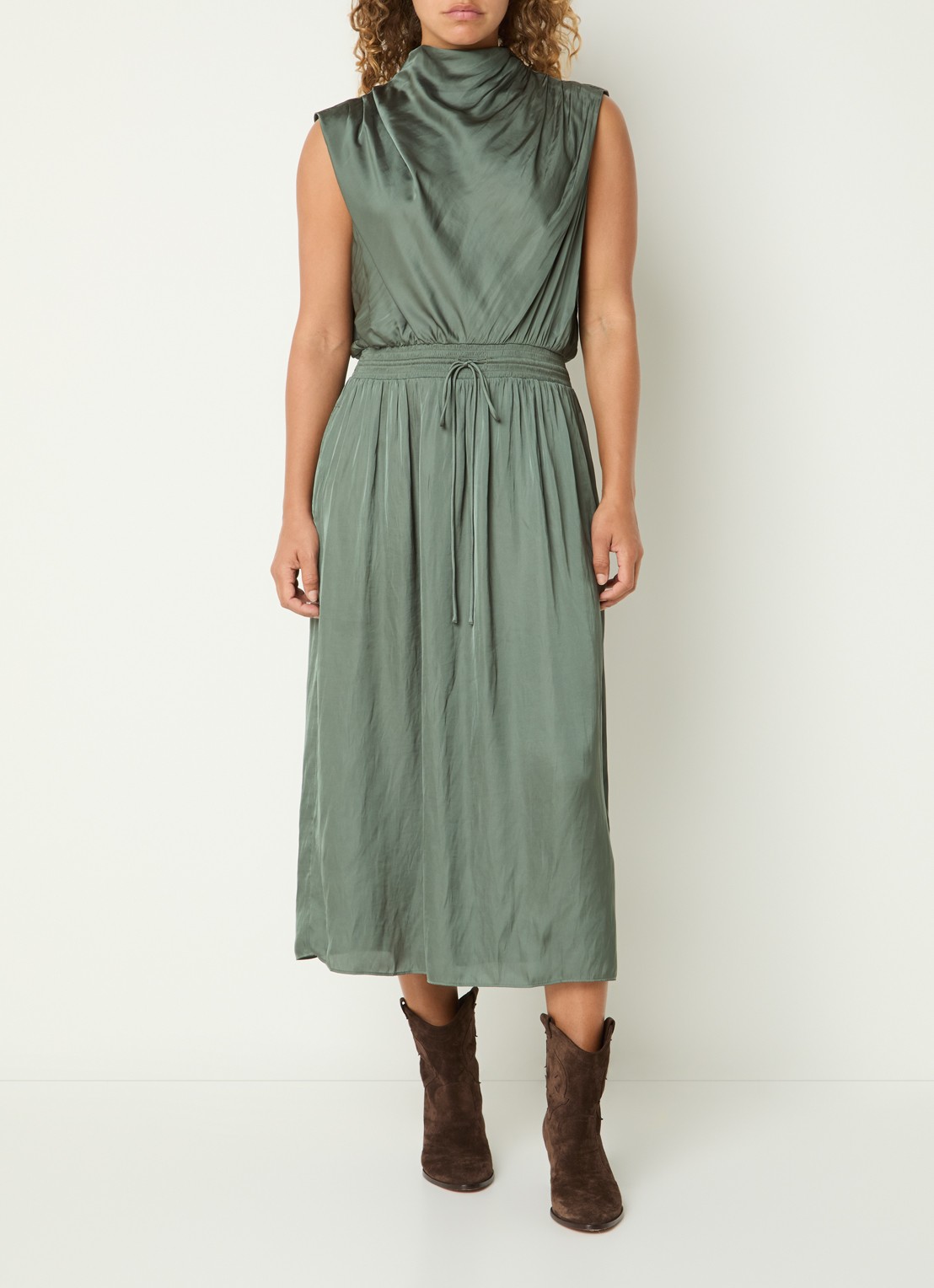 ba&sh Celea midi jurk met strikceintuur en plooidetail - detail 2 groen