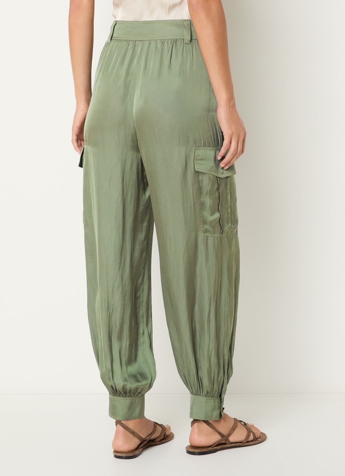 ba&sh Celia high waist loose fit cargobroek met glanzende finish  - achterkant 4 groen