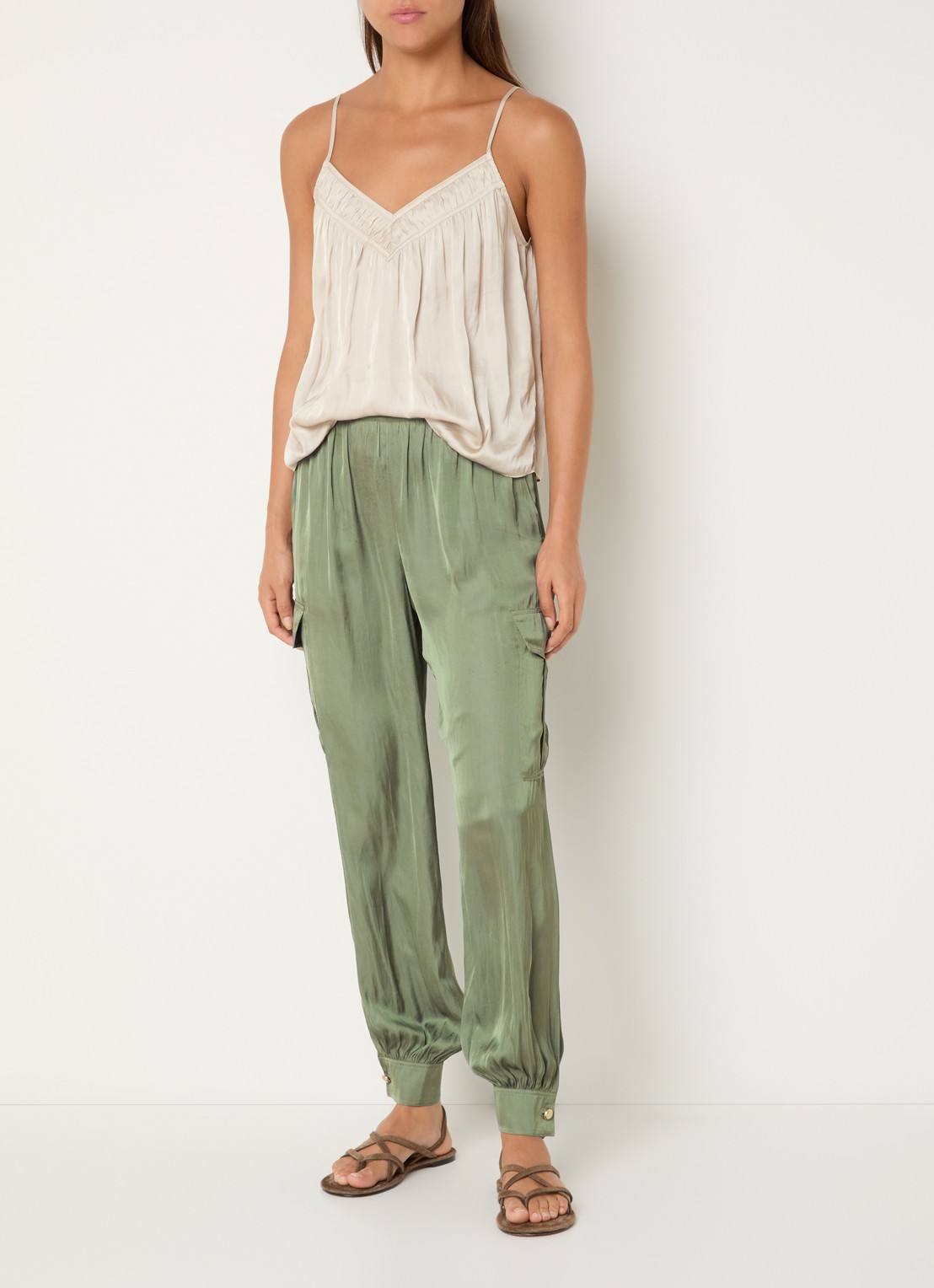 ba&sh Celia high waist loose fit cargobroek met glanzende finish  - voorkant 3 groen