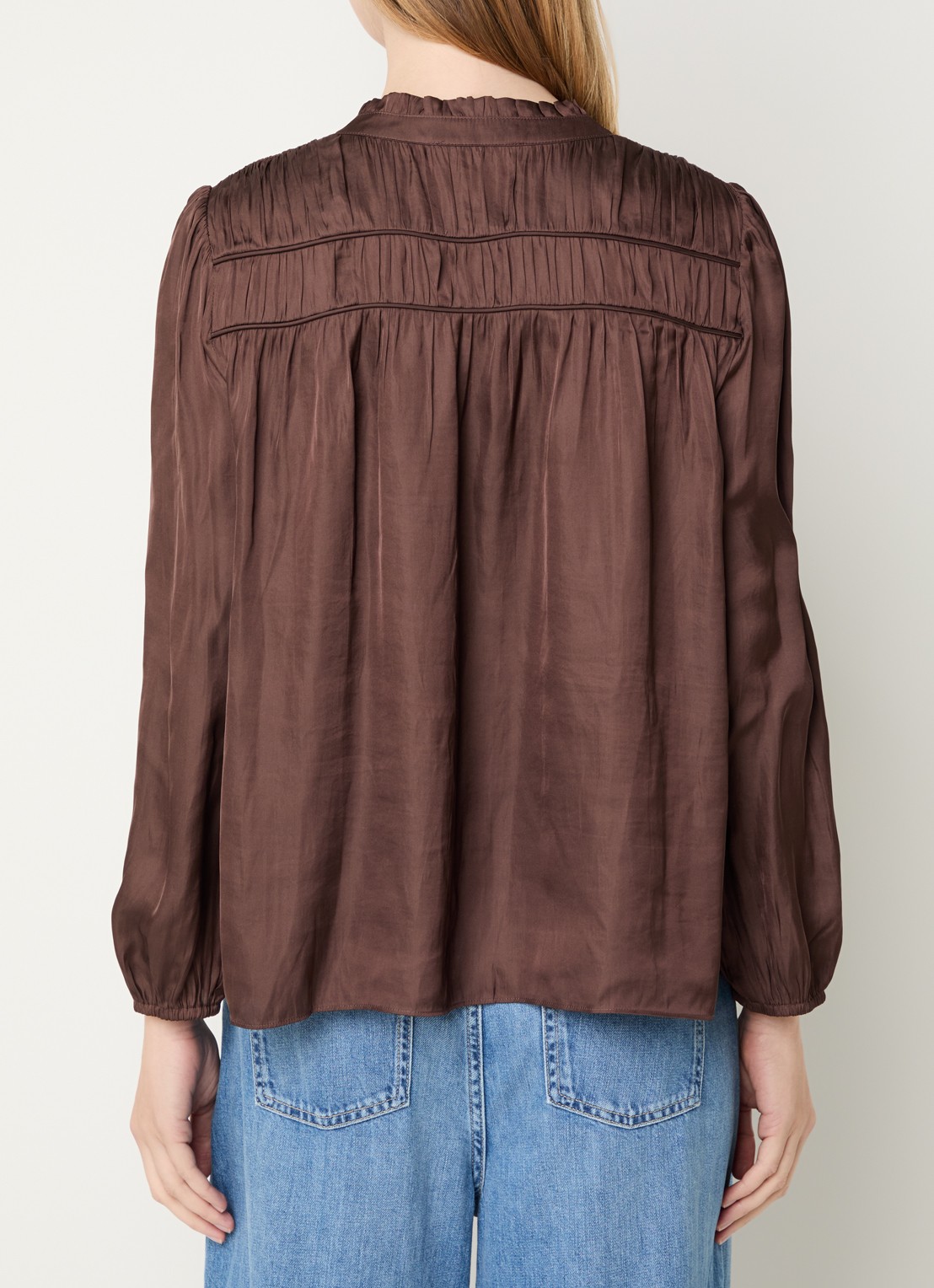 ba&sh Cessia blouse van satijn met ruches - achterkant 2 donkerbruin