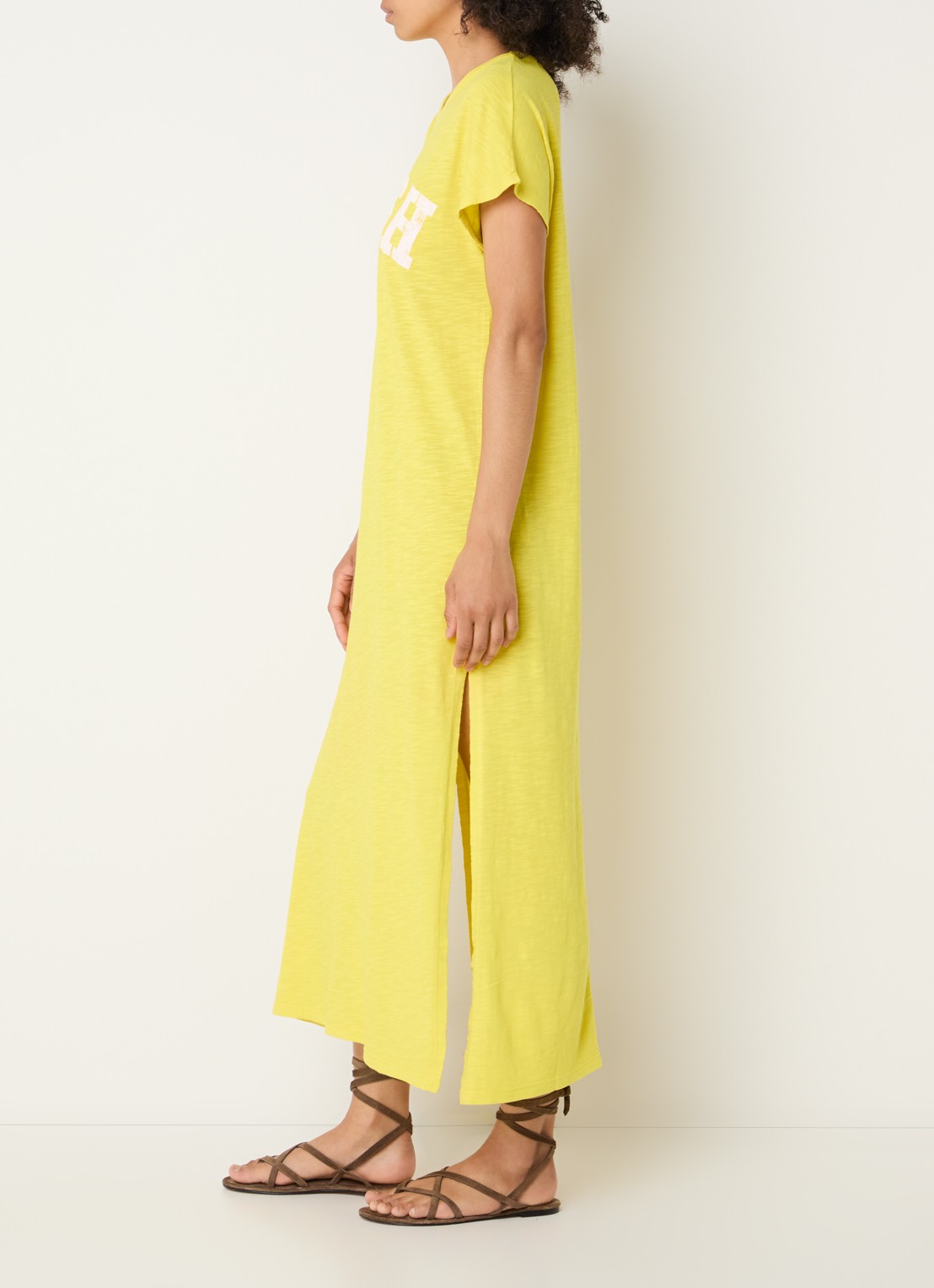 ba&sh Civia midi T-shirt jurk met logo - voorkant 2 geel