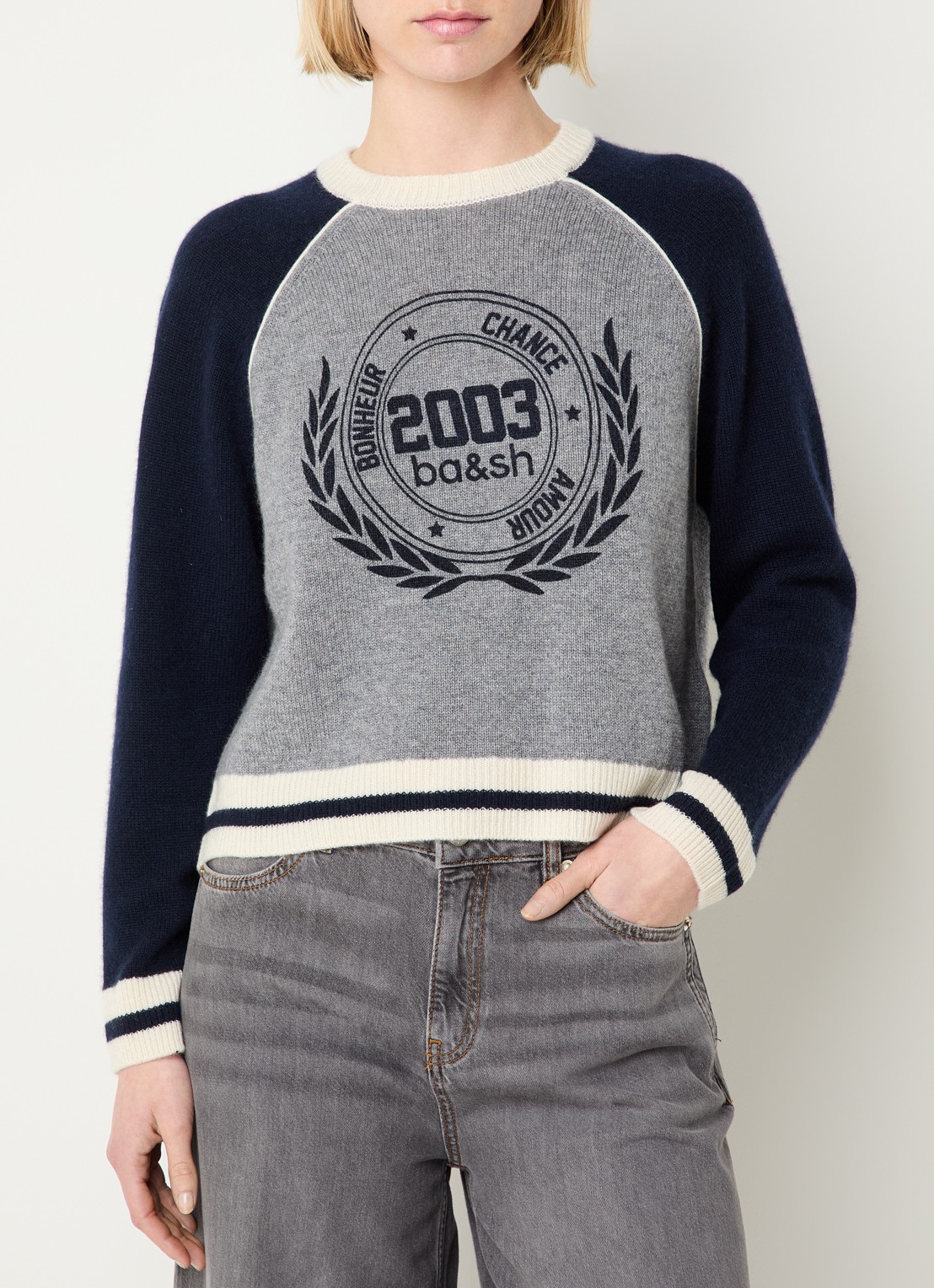 ba&sh Colette fijngebreide trui van kasjmier met logoprint - detail 2 donkerblauw