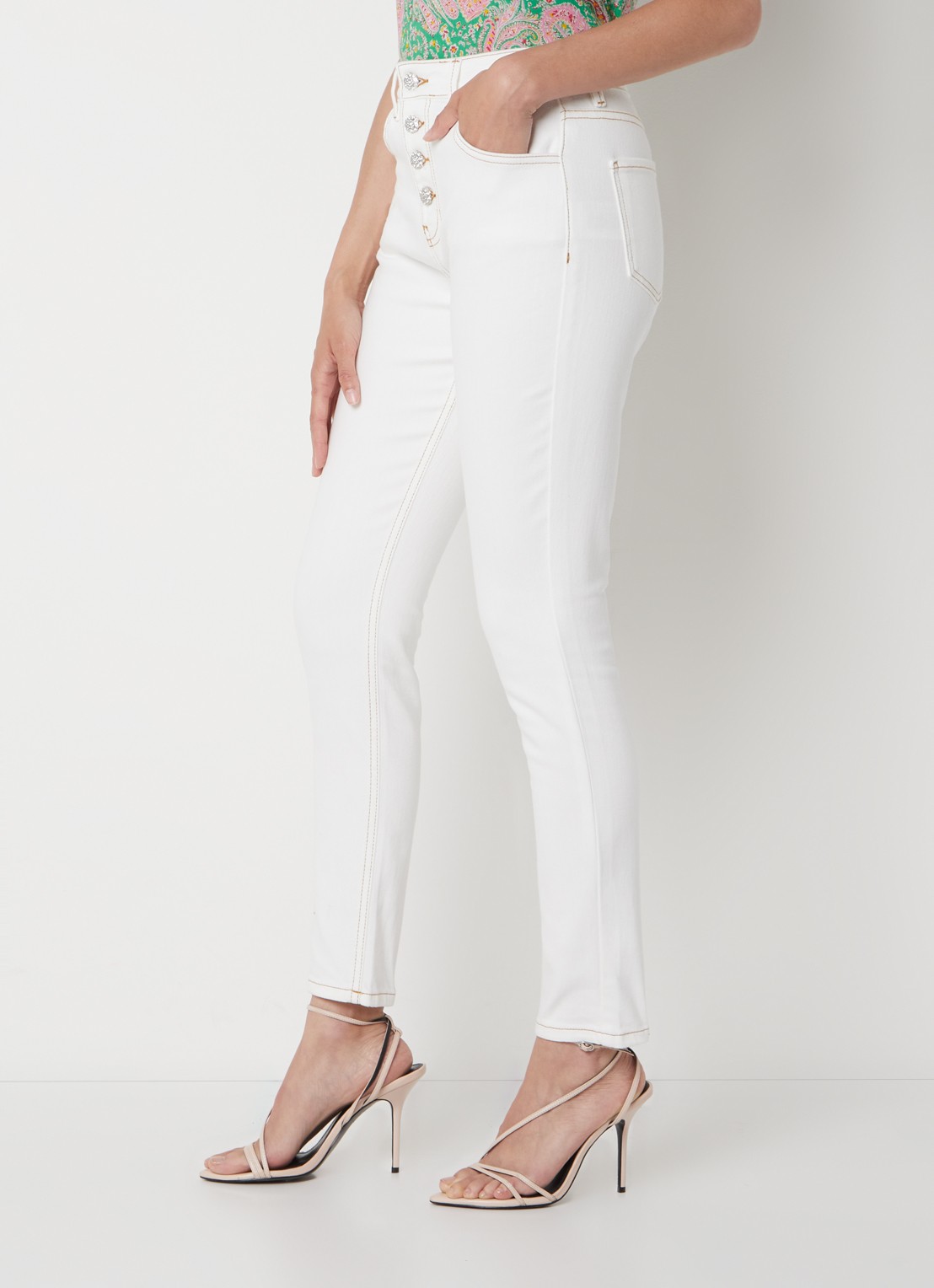Ba&sh Cscott high waist tapered cropped jeans met stretch - detail 3 gebroken wit