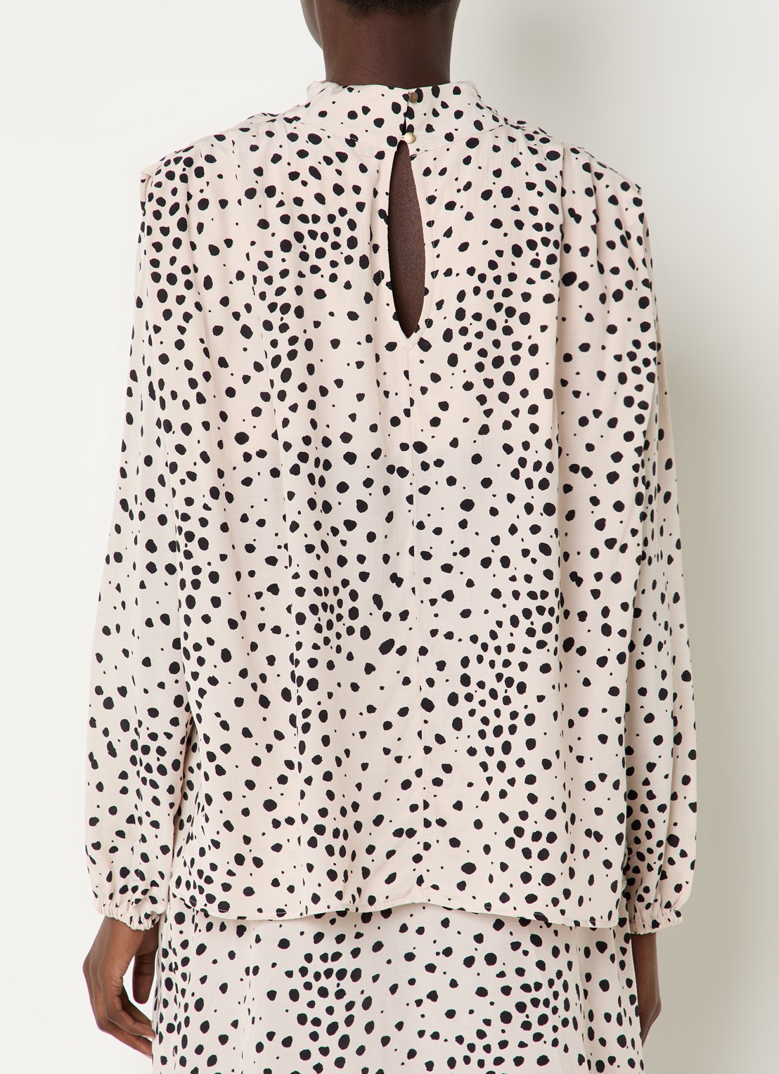 ba&sh Delphine top met stippenprint en asymmetrisch detail - achterkant gebroken wit