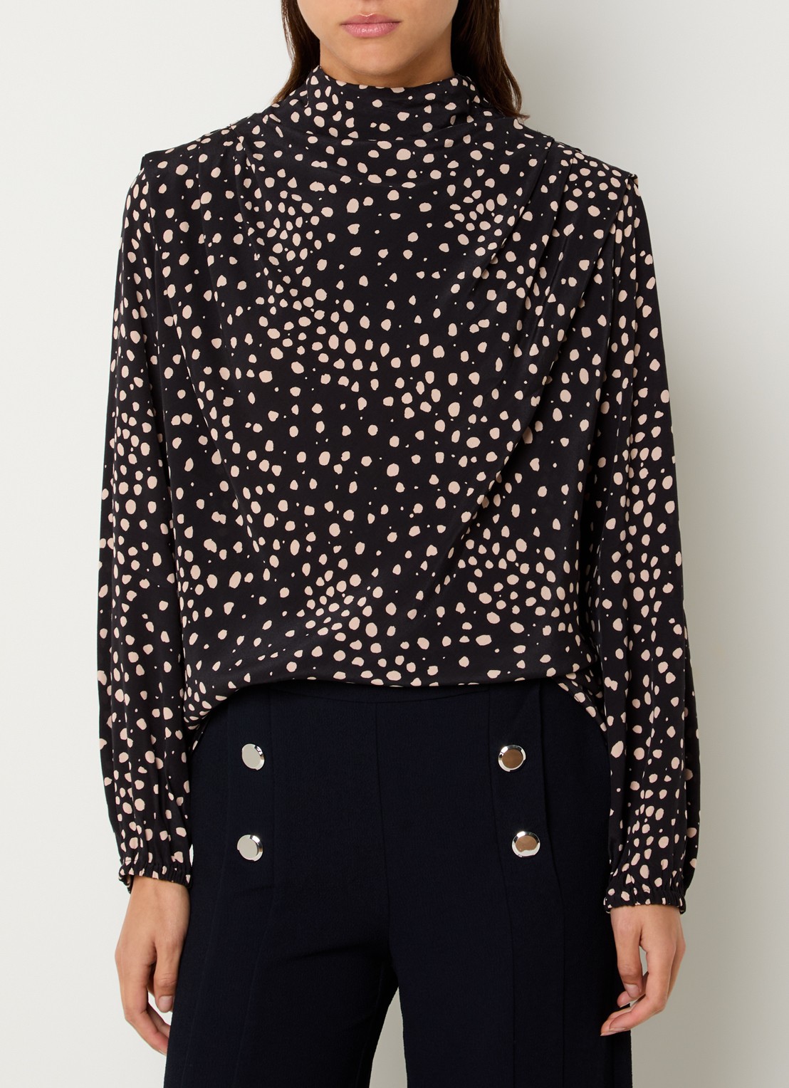 ba&sh Delphine top met stippenprint en asymmetrisch detail - detail 3 zwart