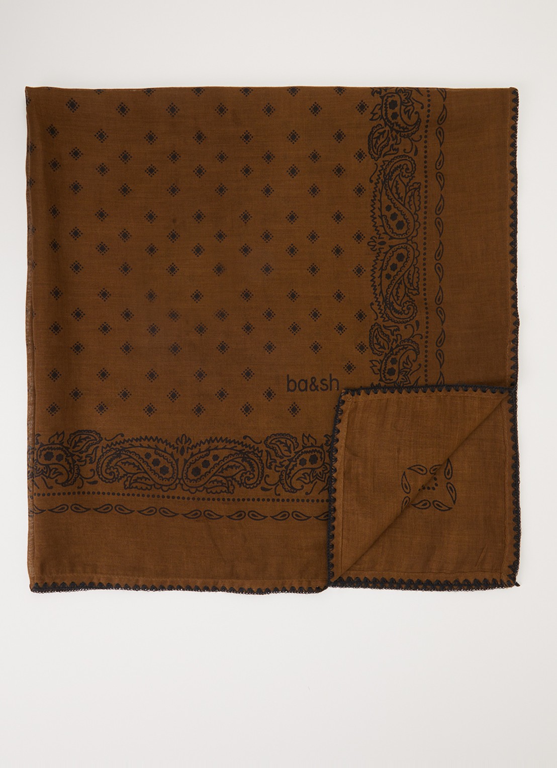 ba&sh Fary sjaal met paisley dessin 90 x 90 cm - voorkant 3 khaki