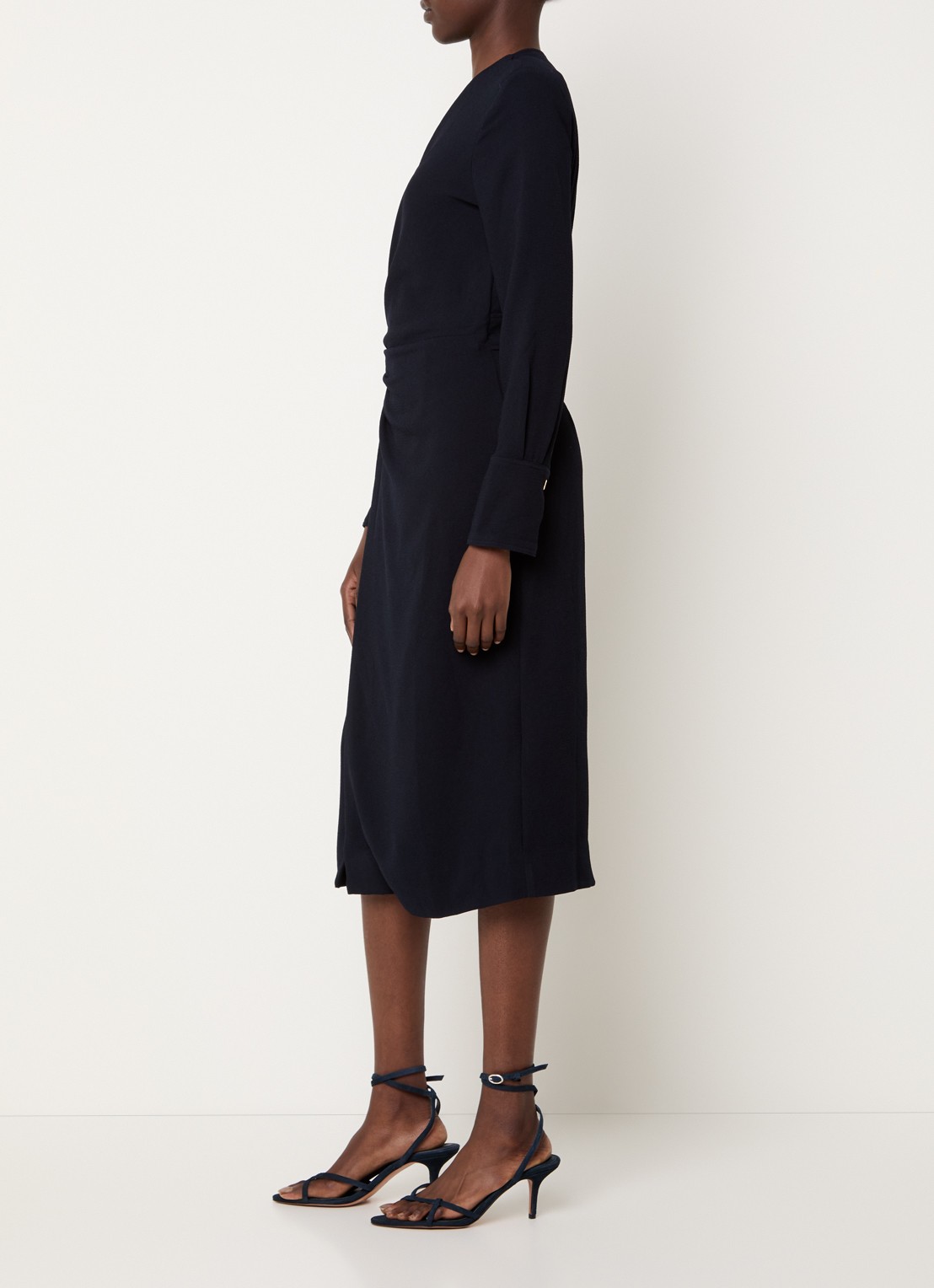 ba&sh Fiji midi jurk met split en V-hals - voorkant 4 donkerblauw