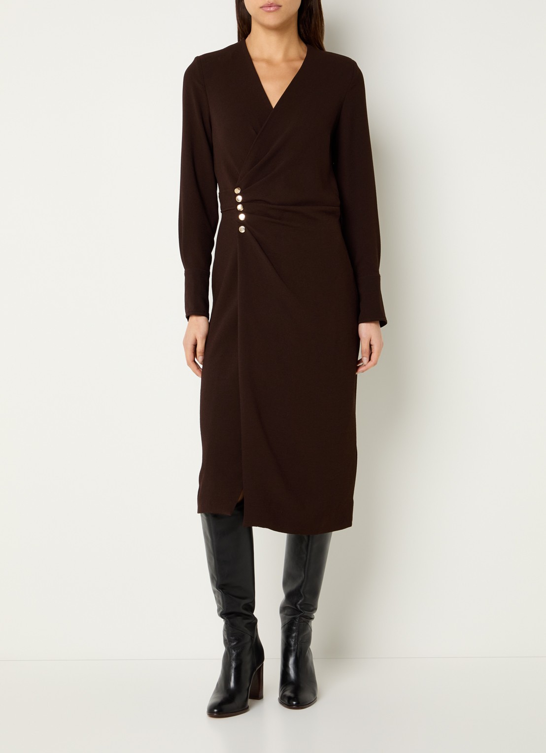 ba&sh Fiji midi jurk met split en V-hals - detail 2 donkerbruin
