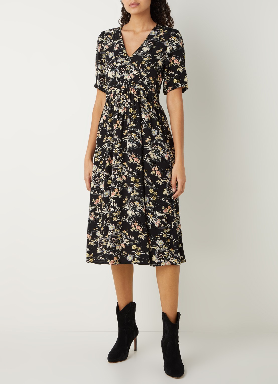 Ba&sh Floe midi jurk met bloemenprint en V-hals  - voorkant 4 zwart
