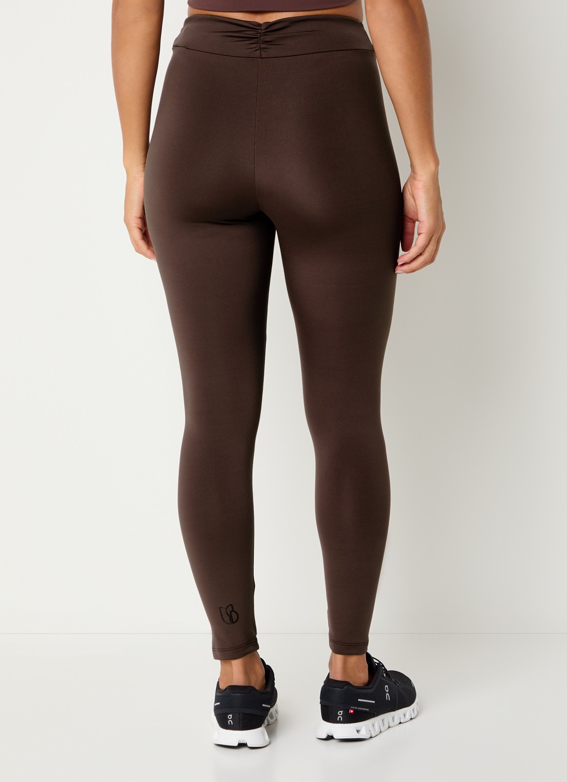 ba&sh Gabou high waist trainingslegging met logo - achterkant bruin
