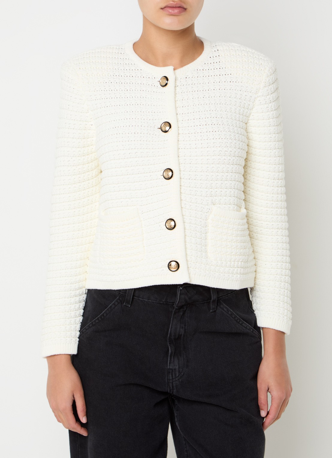 ba&sh Gaspard grofgebreid vest met opgestikte zakken en schoudervulling - detail 4 gebroken wit
