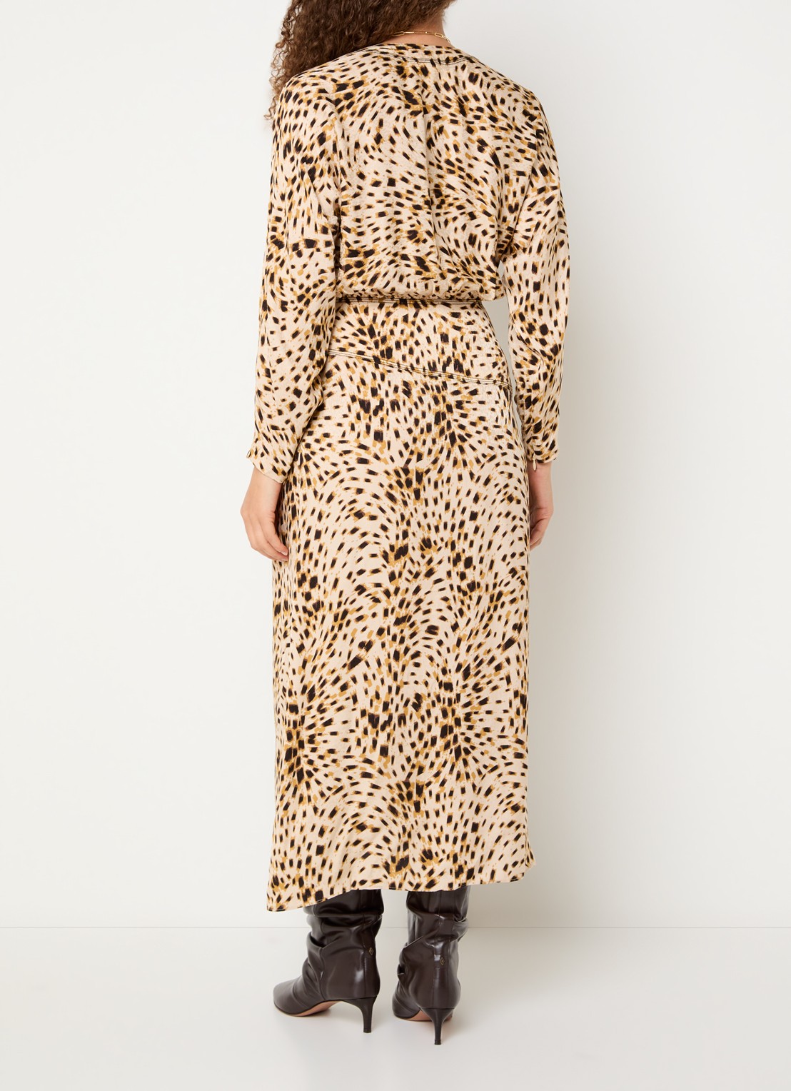 ba&sh Hamy maxi jurk met dierenprint en split - achterkant camel