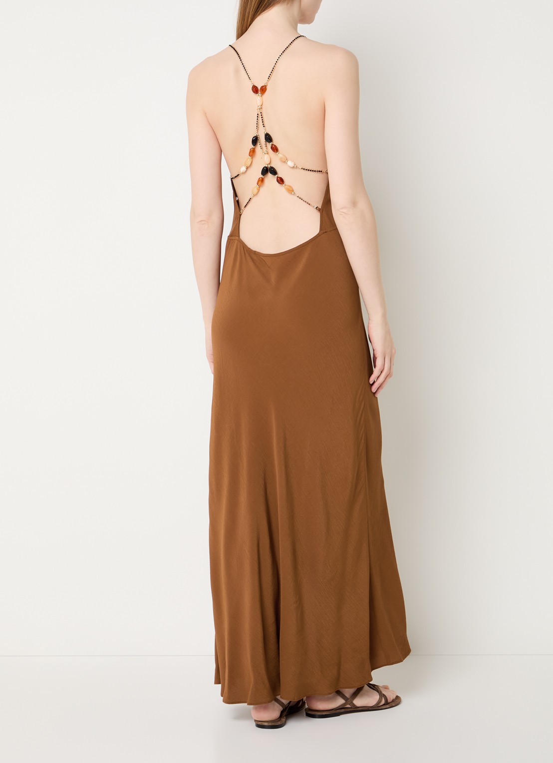 ba&sh Hany maxi jurk met een rugdecolleté en kralendecoratie  - voorkant 2 hazelnootbruin