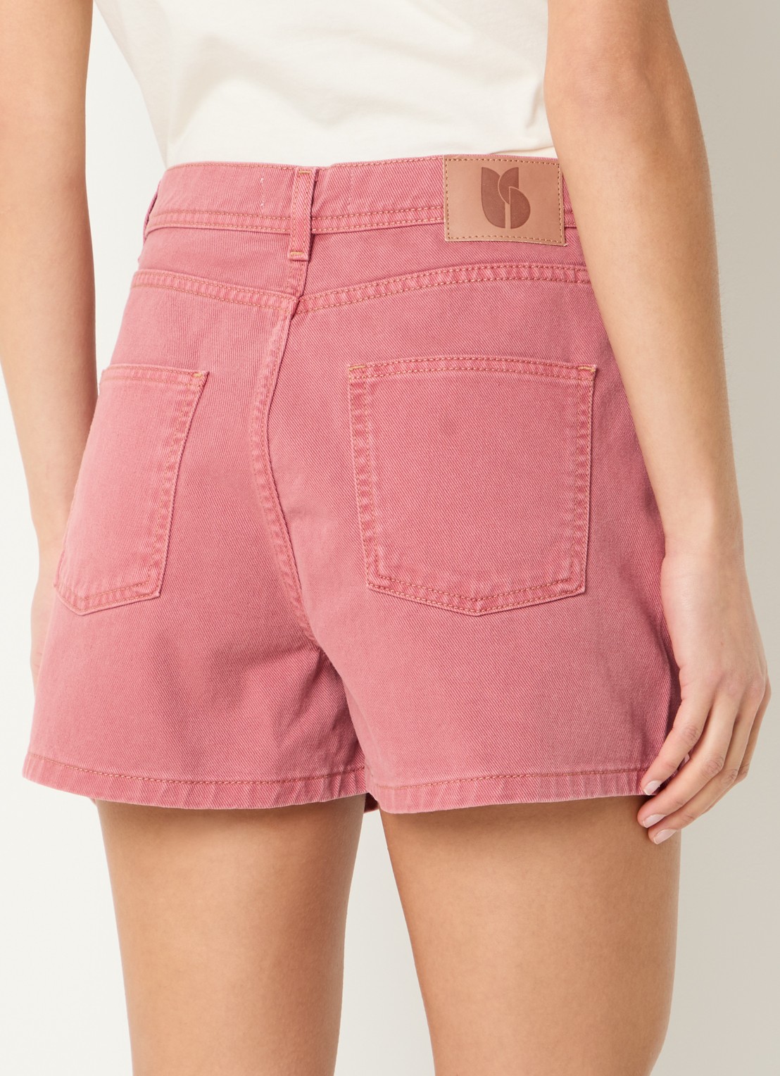 ba&sh High waist straight fit korte broek van denim - achterkant 4 zalmroze