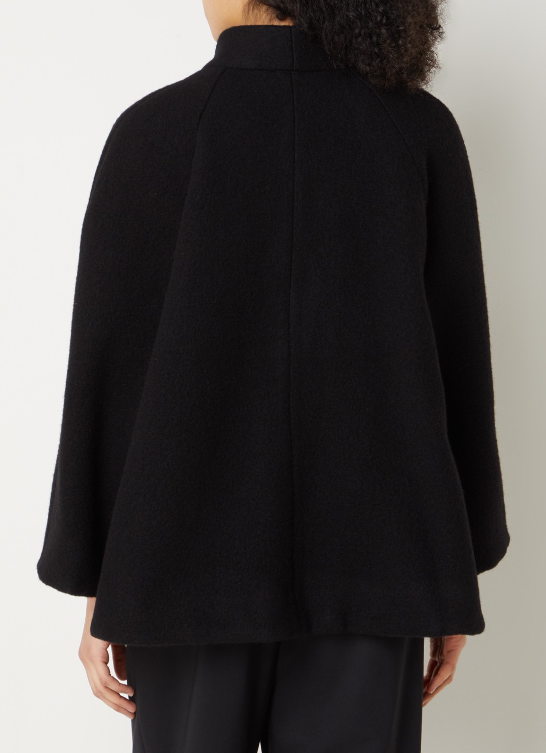 ba&sh Hini cape van wol met gespdetail - achterkant zwart