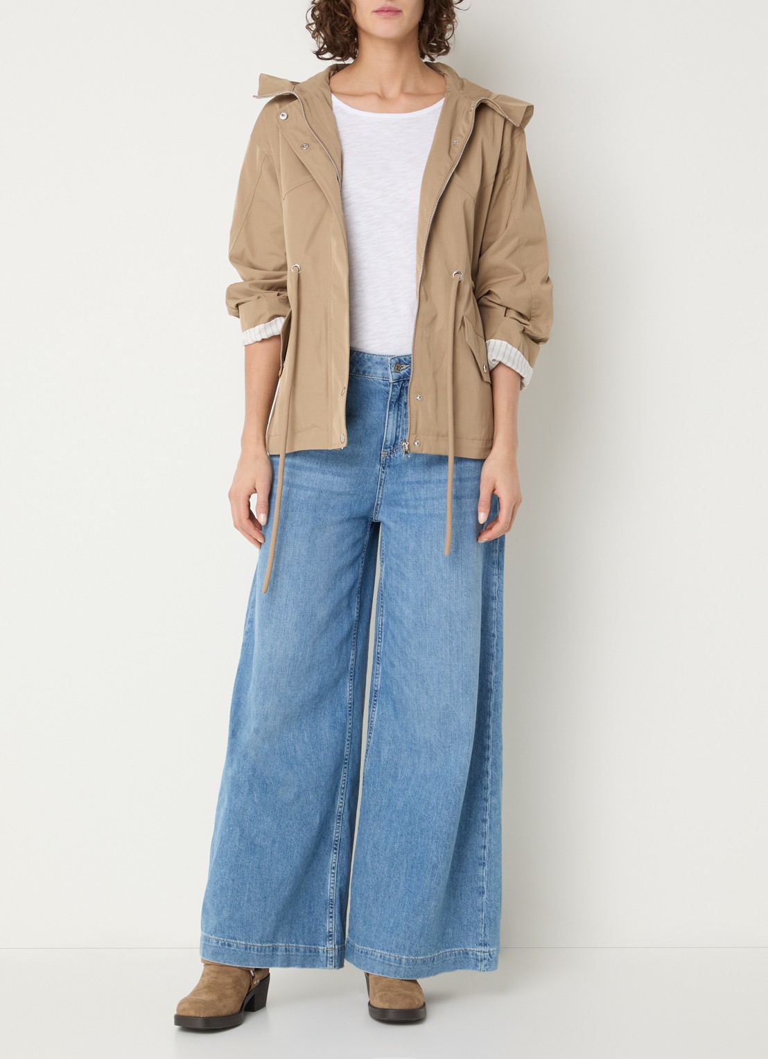 ba&sh Ilio trenchcoat met strikdetail - voorkant 2 camel