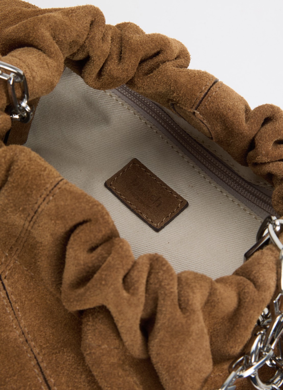 ba&sh June S  schoudertas van suède - detail 2 camel