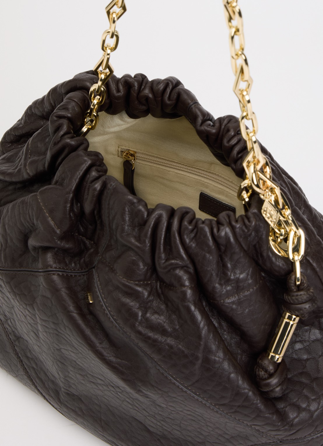 ba&sh June schoudertas van leer met kettingdetail - detail donkerbruin
