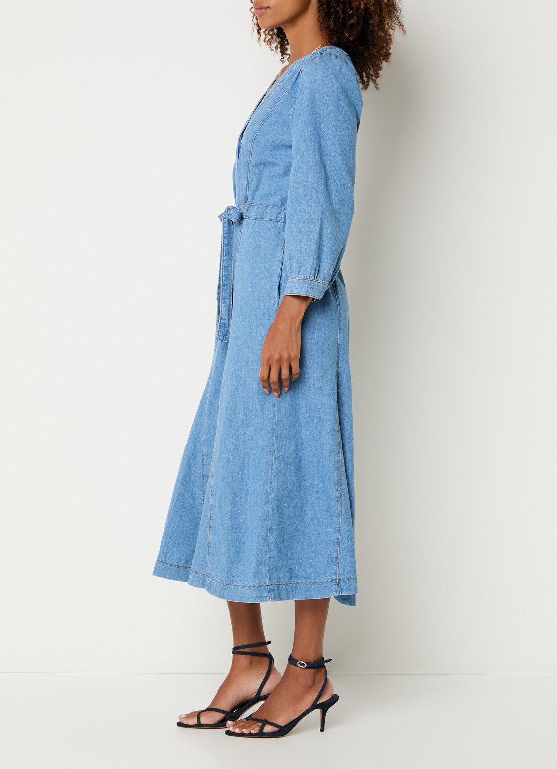 ba&sh Lia midi jurk van chambray met strikceintuur - voorkant 4 blauw