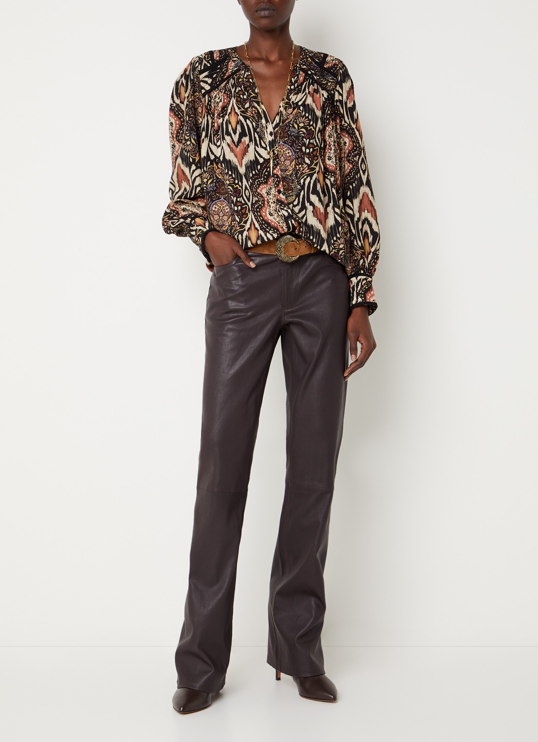 ba&sh Lior low waist flared fit broek van imitatieleer - voorkant 2 donkerbruin