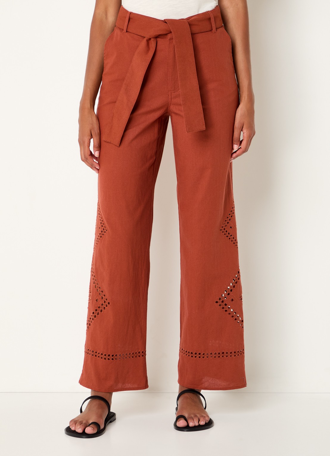 ba&sh Marlon high waist loose fit pantalon met opengewerkt detail - detail 2 oranjebruin