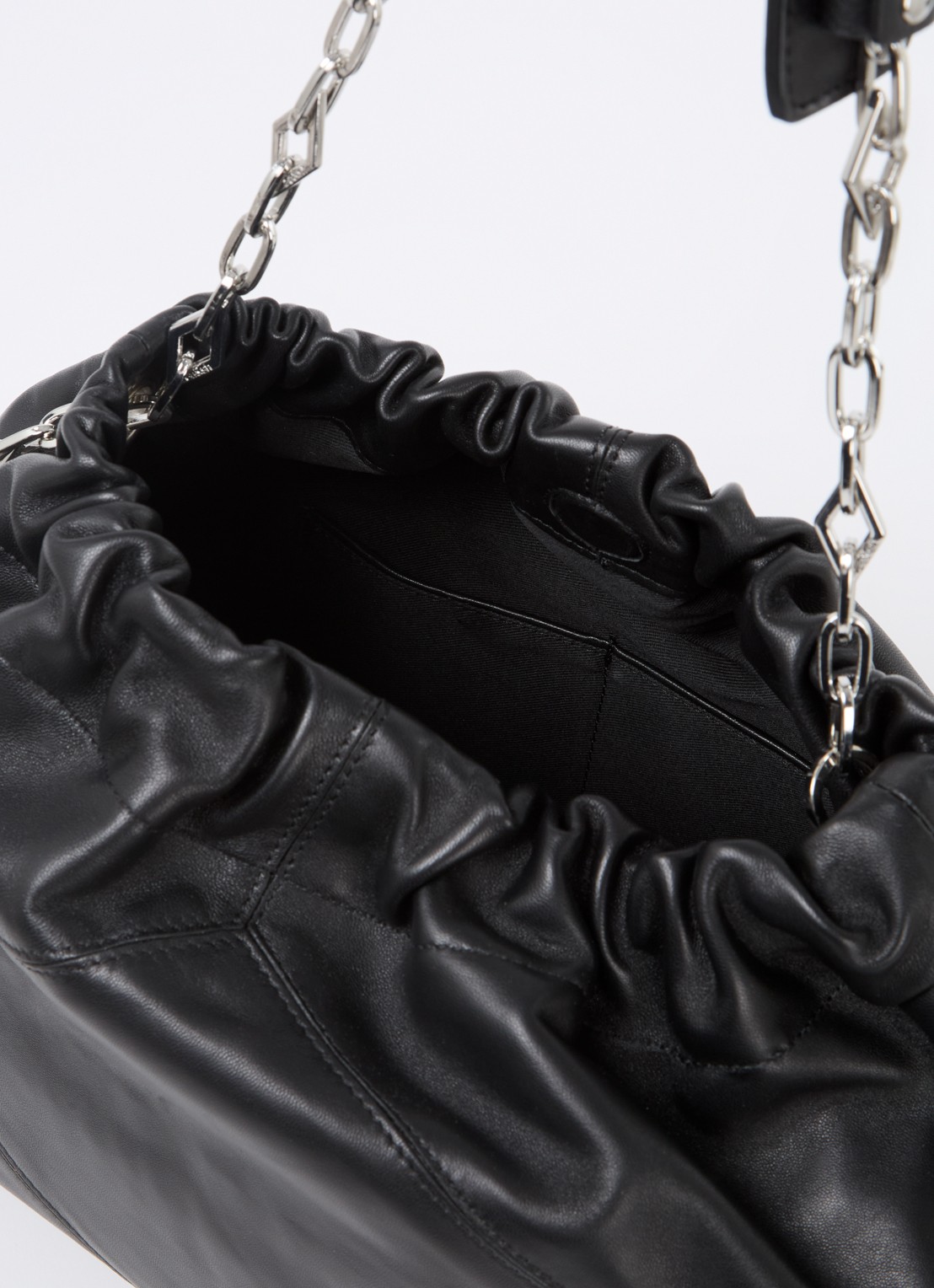 ba&sh Medium schoudertas van lamsleer - detail 2 zwart