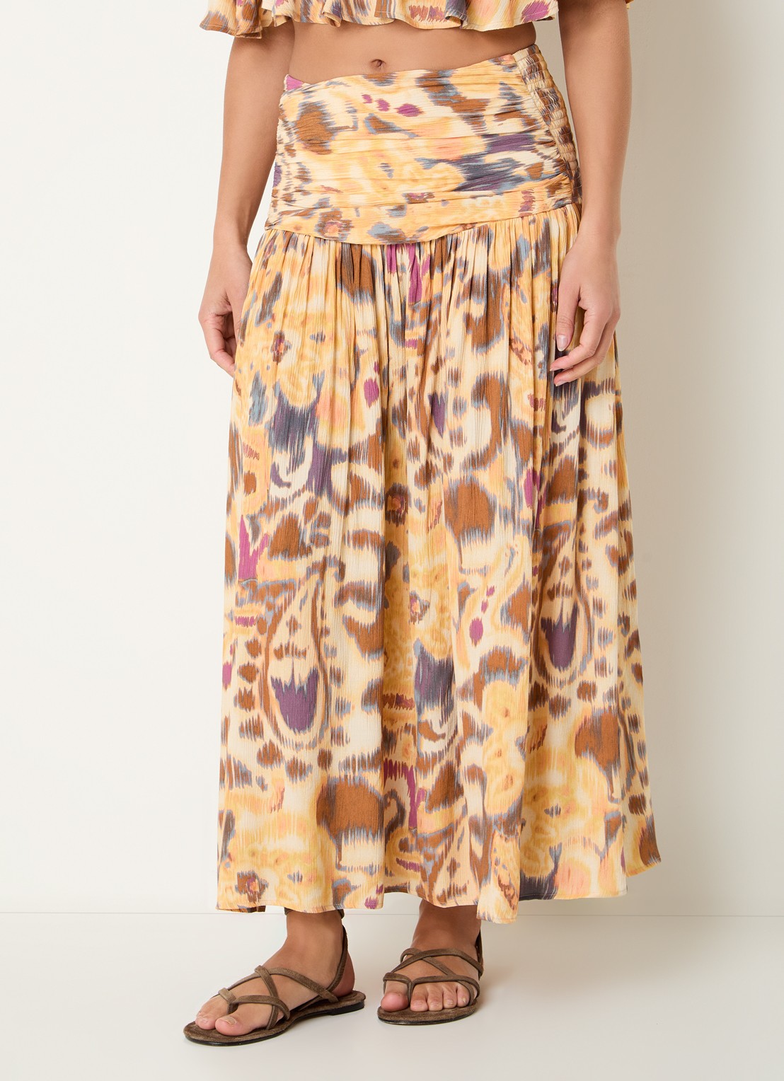 ba&sh Miacoma maxi rok met print en smockwerk  - detail 4 okergeel