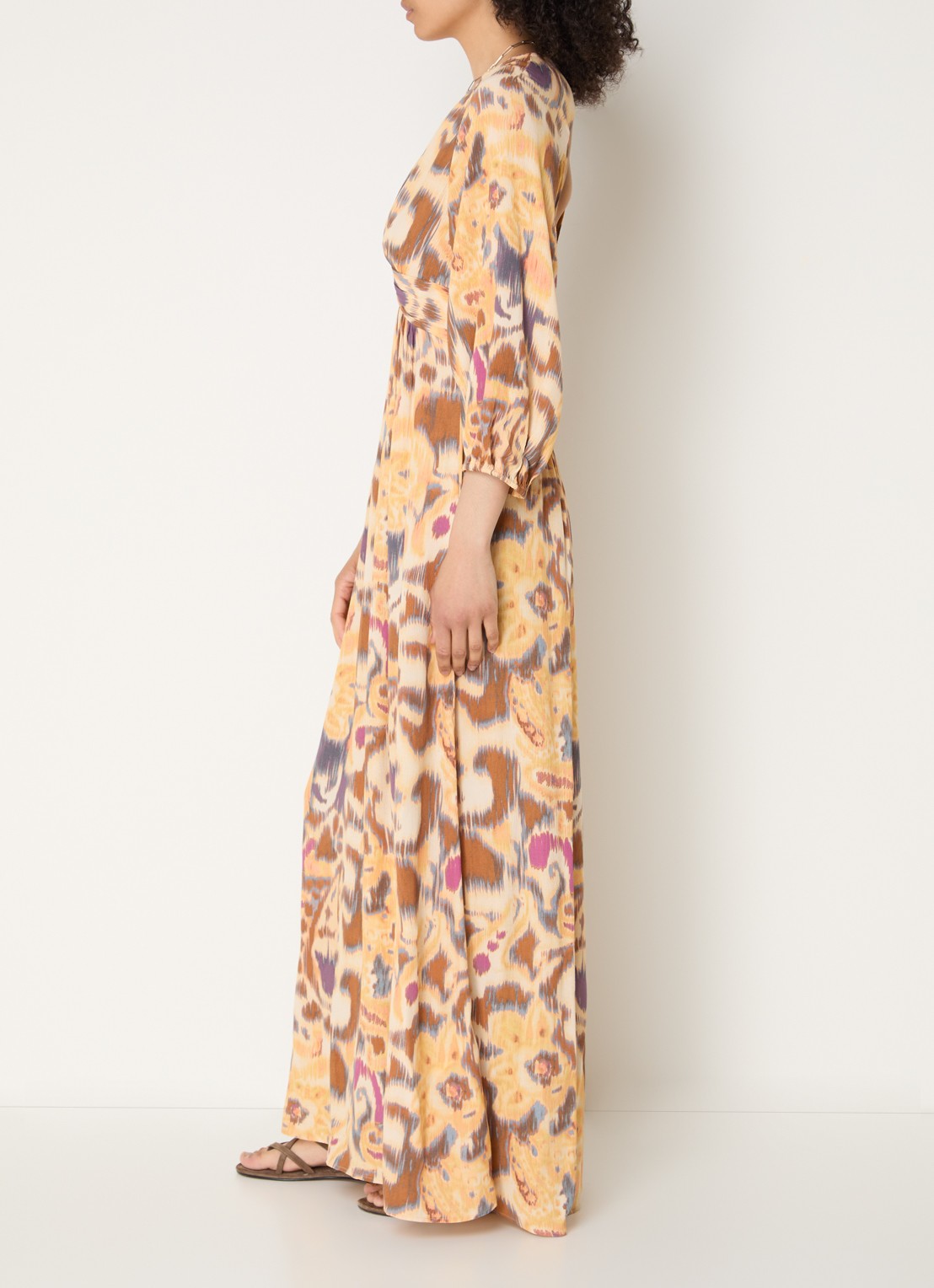 ba&sh Molina maxi jurk met print  - achterkant 4 okergeel