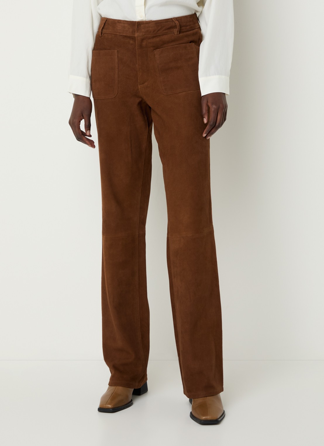 ba&sh Mossi high waist slim fit broek van geitensuède met steekzakken - detail 2 cognac
