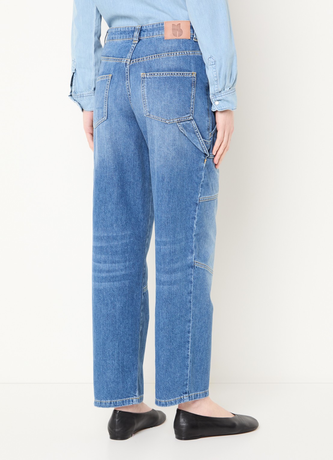 ba&sh Moyce mid waist straight leg jeans met medium wassing - achterkant 2 indigo