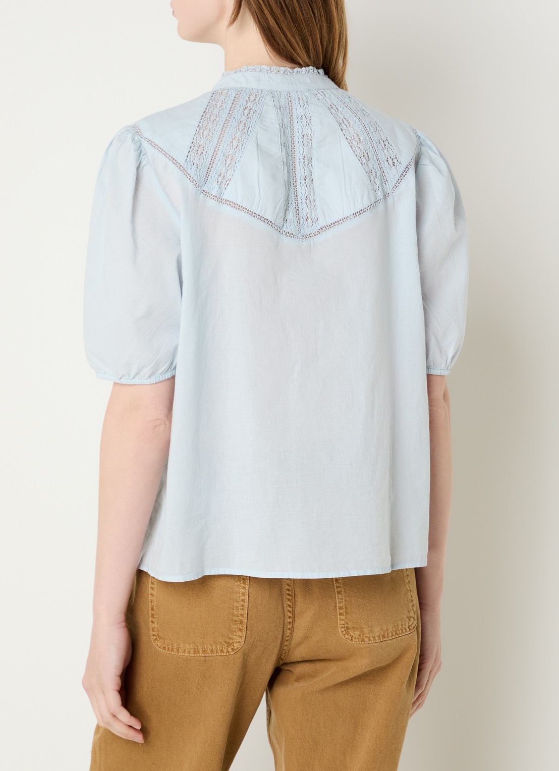 ba&sh Nella blouse met broderie en pofmouw - achterkant lichtblauw