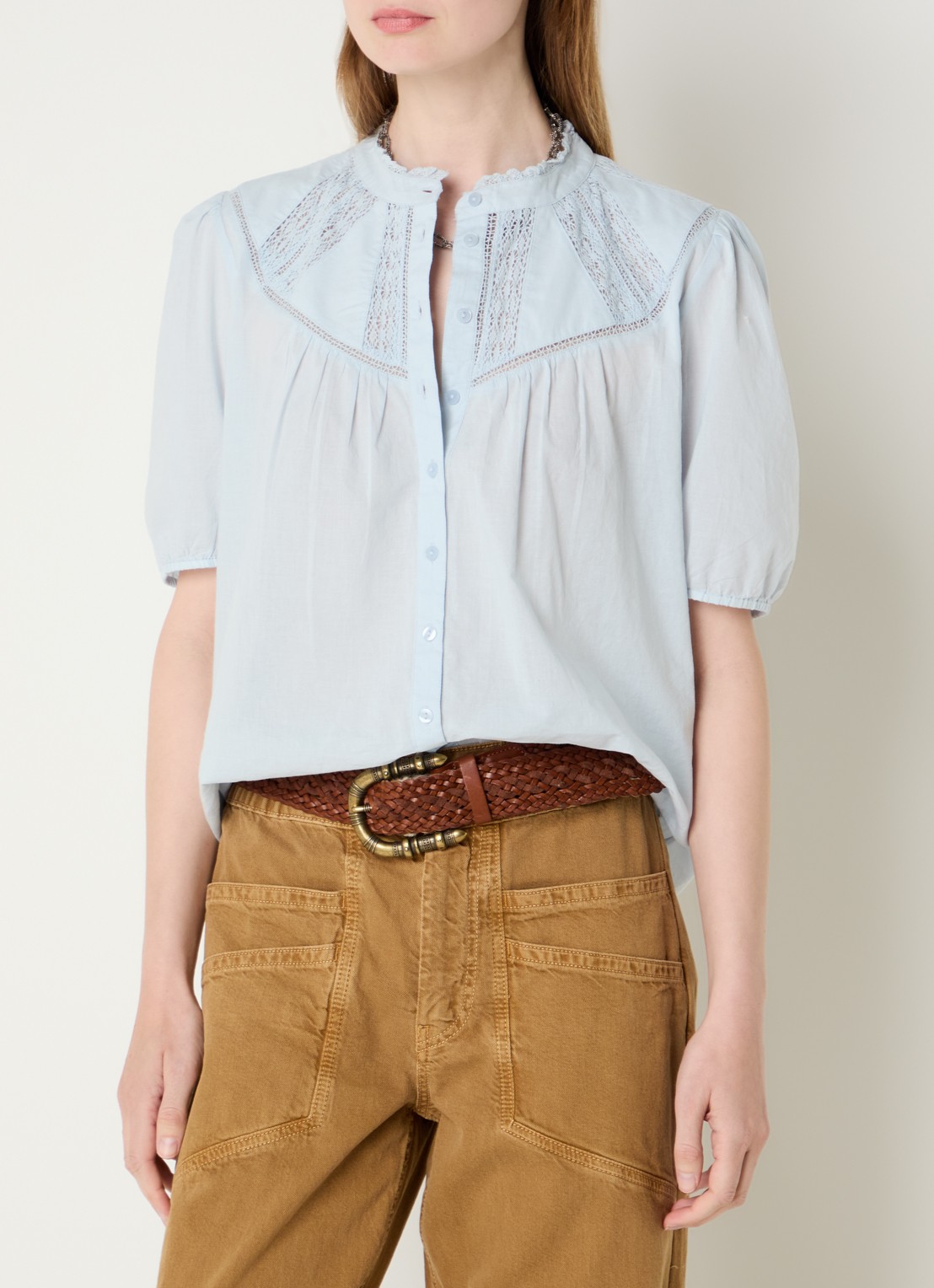 ba&sh Nella blouse met broderie en pofmouw - detail 4 lichtblauw