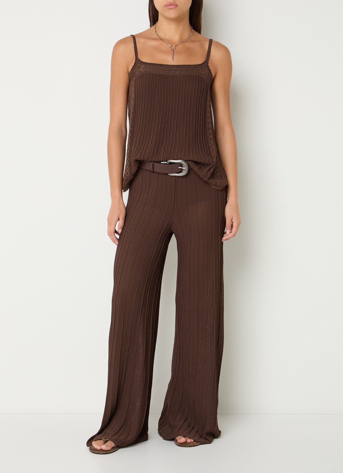 ba&sh Nika mouwloze top met ribstructuur - voorkant 4 bruin