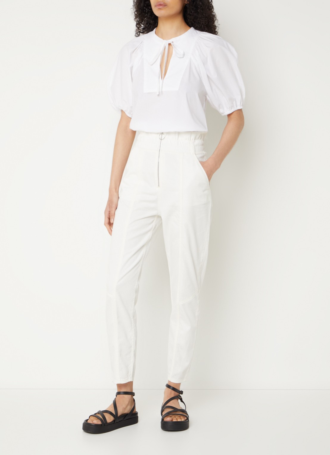 ba&sh Omny high waist cropped tapered fit jeans met stretch - voorkant 3 gebroken wit