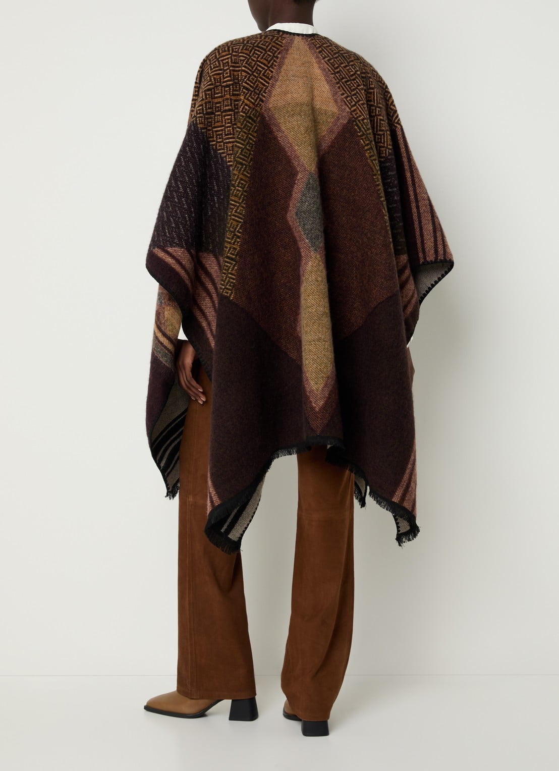 ba&sh Panama poncho in wolblend met grafische print - achterkant donkerbruin