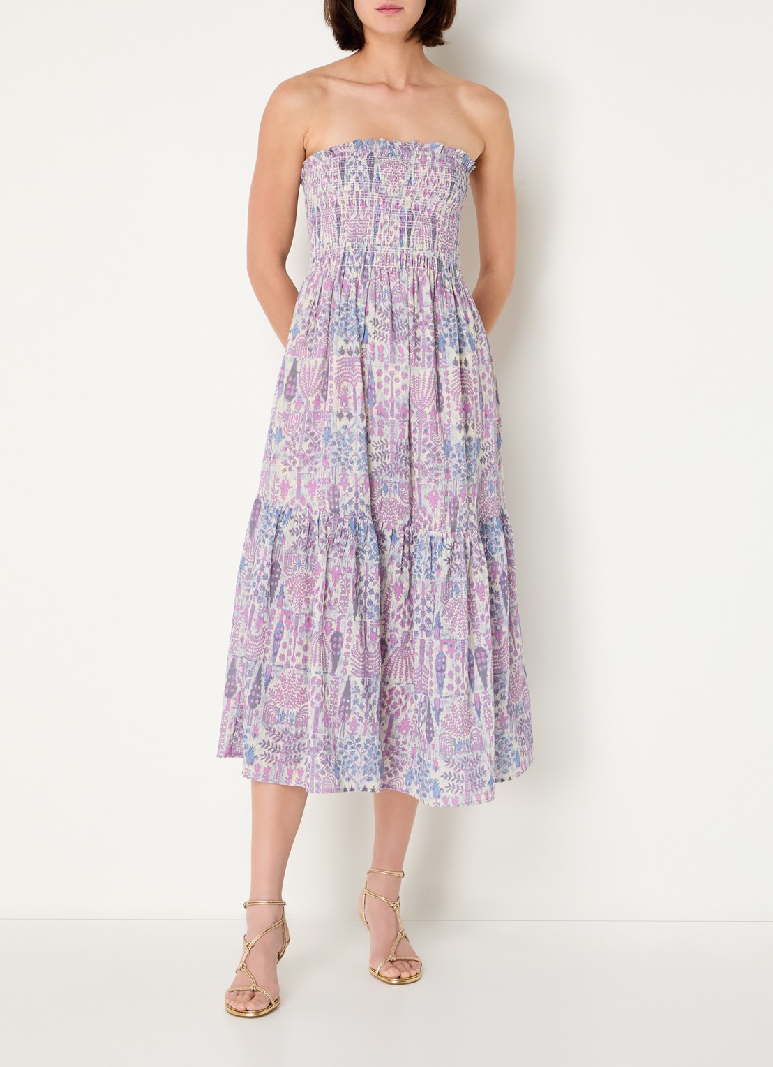 ba&sh Piala off shoulder midi jurk met bladprint en smockwerk - detail 2 roze