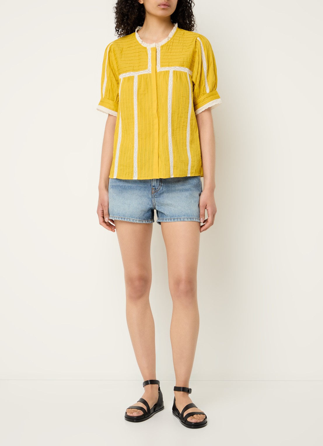 ba&sh Poeme blouse met details van kant - voorkant 2 mosterd