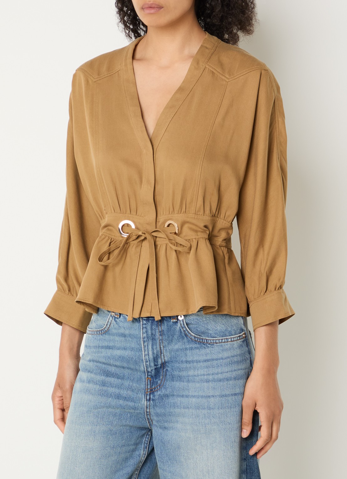 ba&sh Precilia blouse met strikceintuur - detail 4 camel