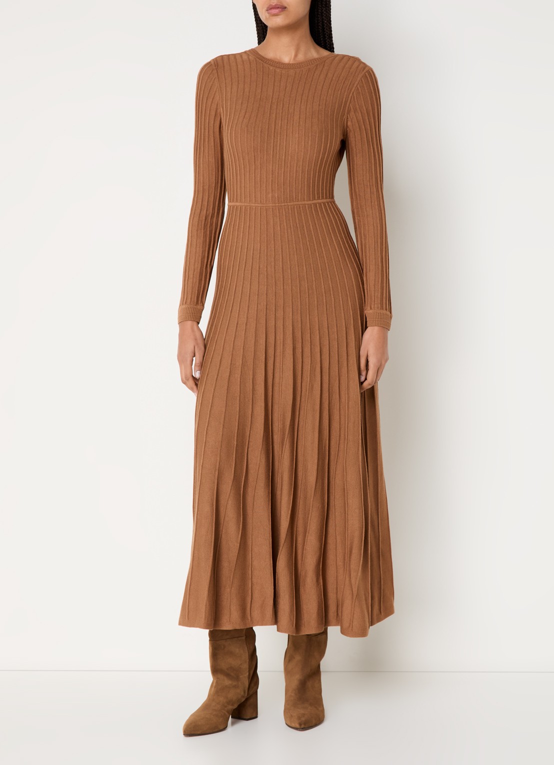 ba&sh Ribgebreide midi jurk in wolblend - detail cognac