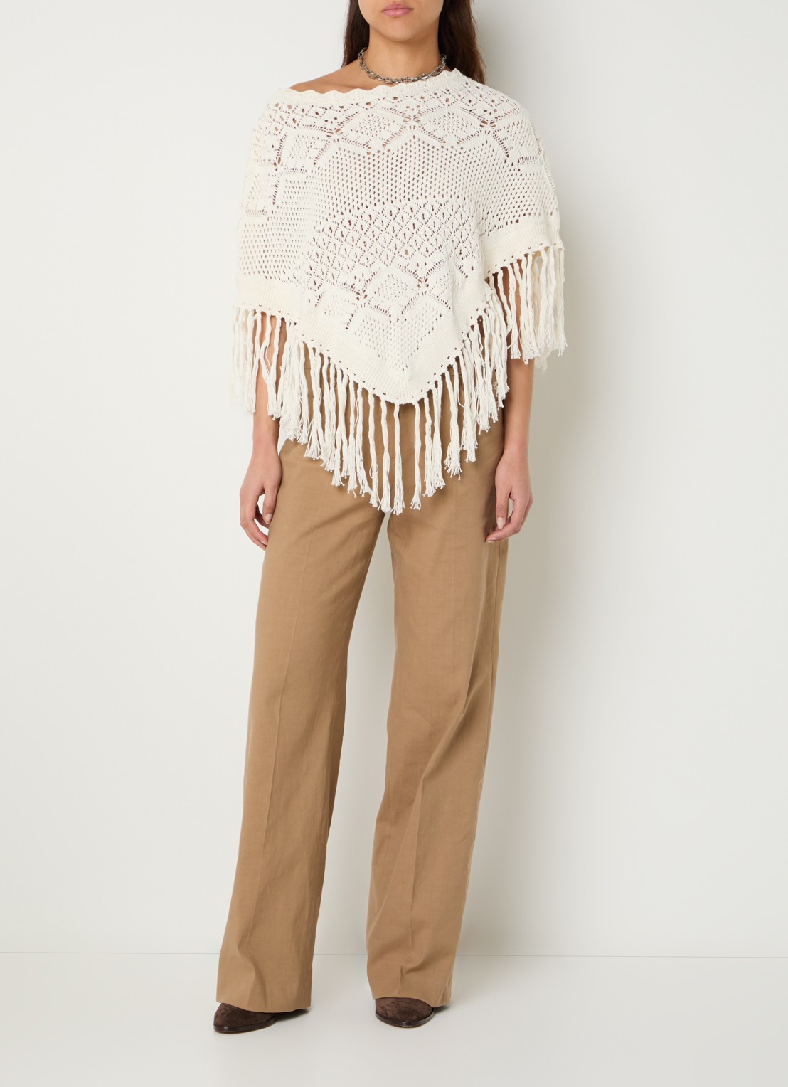 ba&sh Sandy grofgebreide poncho met broderie - voorkant 3 gebroken wit